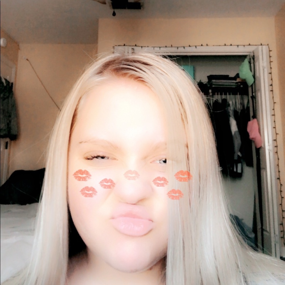 Meet your Posher, Makayla